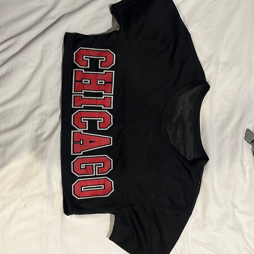 Cropped bulls jersey